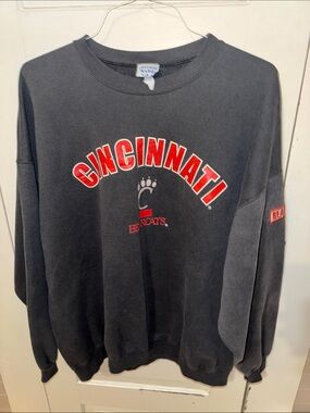 VTG Men’s XXL Cincinnati Bearcat Charcoal Faded Crewneck Sweatshirt